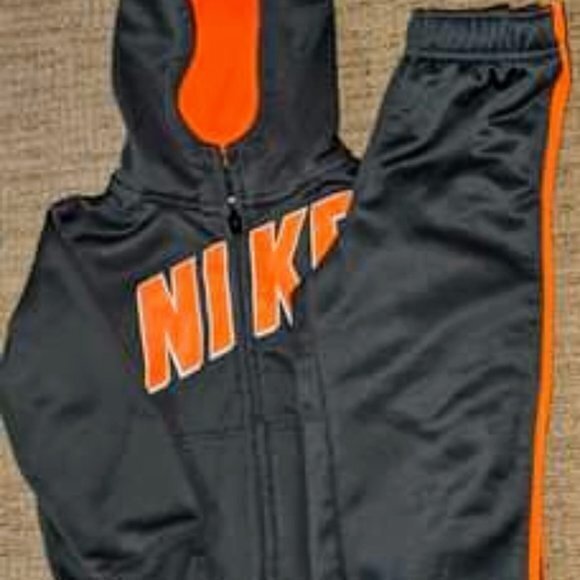 Nike 2 piece dark gray orange tracksuit therma-fit size 24 months - Picture 1 of 2